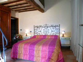 agriturismo arezzo - camera la ginestra1