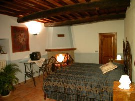 agriturismo arezzo - camera la loggia